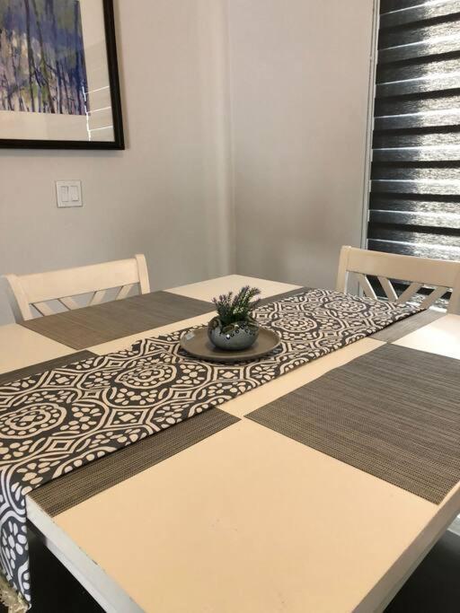 Lovely 1 Bedroom Apartment W/Private Parking Ενσενάντα Εξωτερικό φωτογραφία