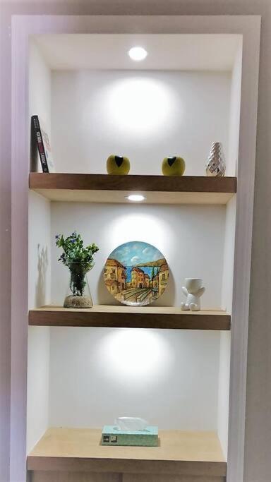 Lovely 1 Bedroom Apartment W/Private Parking Ενσενάντα Εξωτερικό φωτογραφία