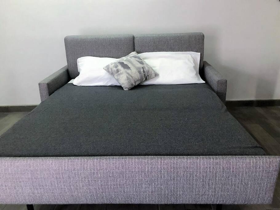 Lovely 1 Bedroom Apartment W/Private Parking Ενσενάντα Εξωτερικό φωτογραφία