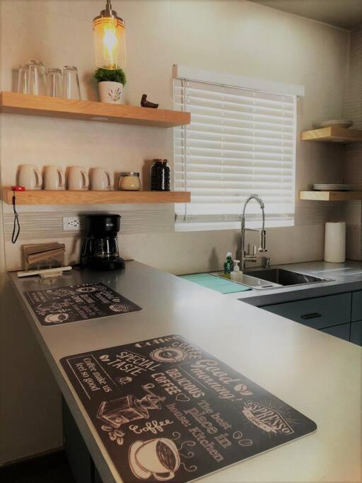 Lovely 1 Bedroom Apartment W/Private Parking Ενσενάντα Εξωτερικό φωτογραφία