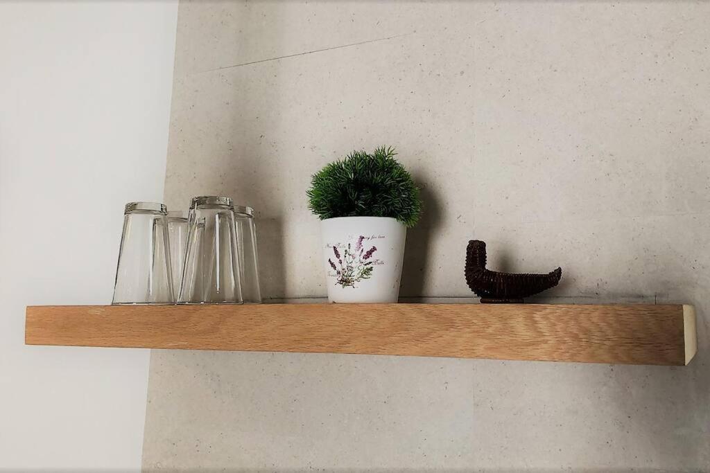 Lovely 1 Bedroom Apartment W/Private Parking Ενσενάντα Εξωτερικό φωτογραφία