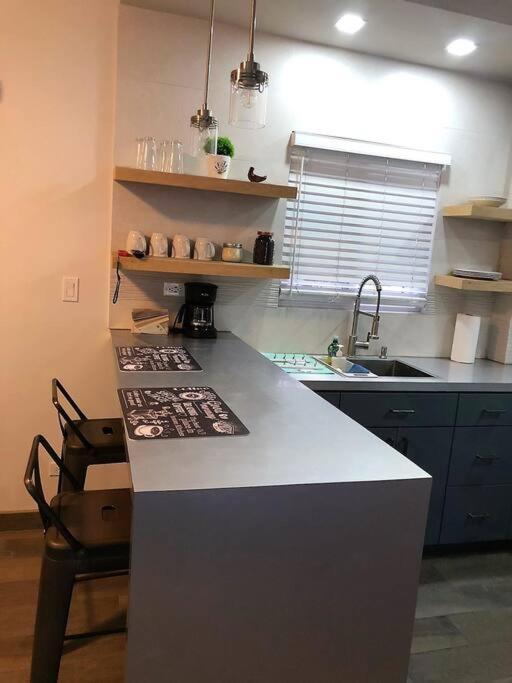 Lovely 1 Bedroom Apartment W/Private Parking Ενσενάντα Εξωτερικό φωτογραφία