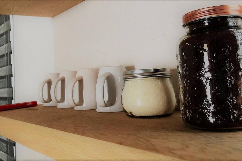 Lovely 1 Bedroom Apartment W/Private Parking Ενσενάντα Εξωτερικό φωτογραφία