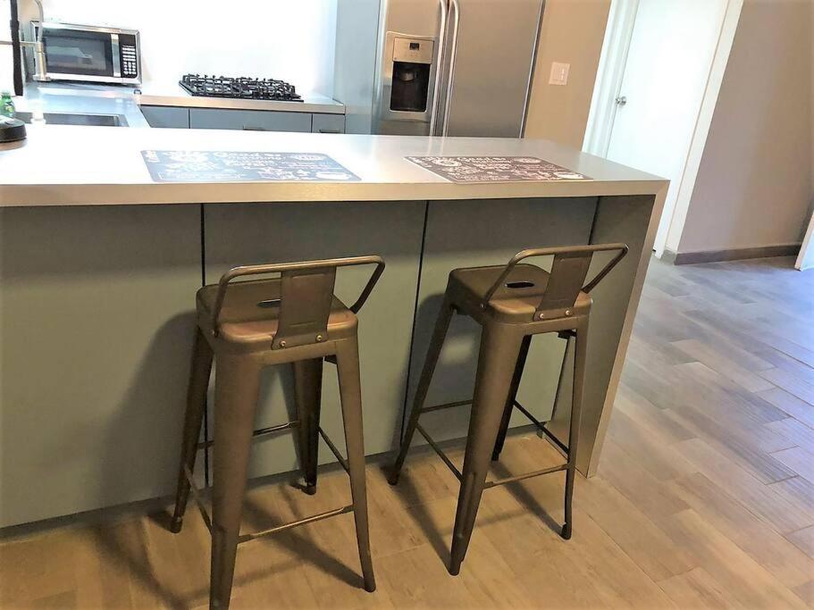 Lovely 1 Bedroom Apartment W/Private Parking Ενσενάντα Εξωτερικό φωτογραφία