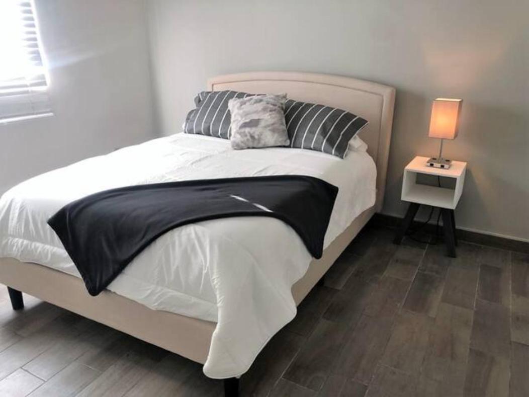 Lovely 1 Bedroom Apartment W/Private Parking Ενσενάντα Εξωτερικό φωτογραφία